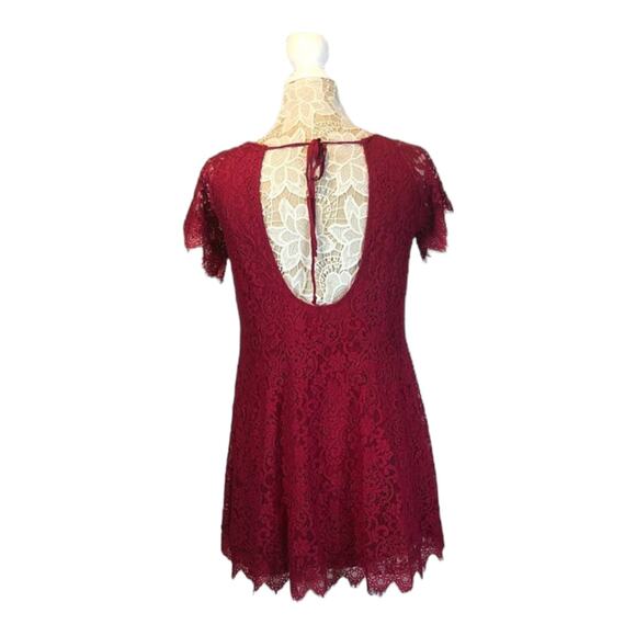 Free people lace magenta dress with open back, scalloped sleeves and hem size XS - Picture 4 of 13
